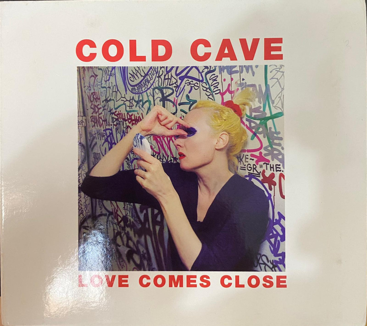 Cold Cave – Love Comes Close (CD, usado)