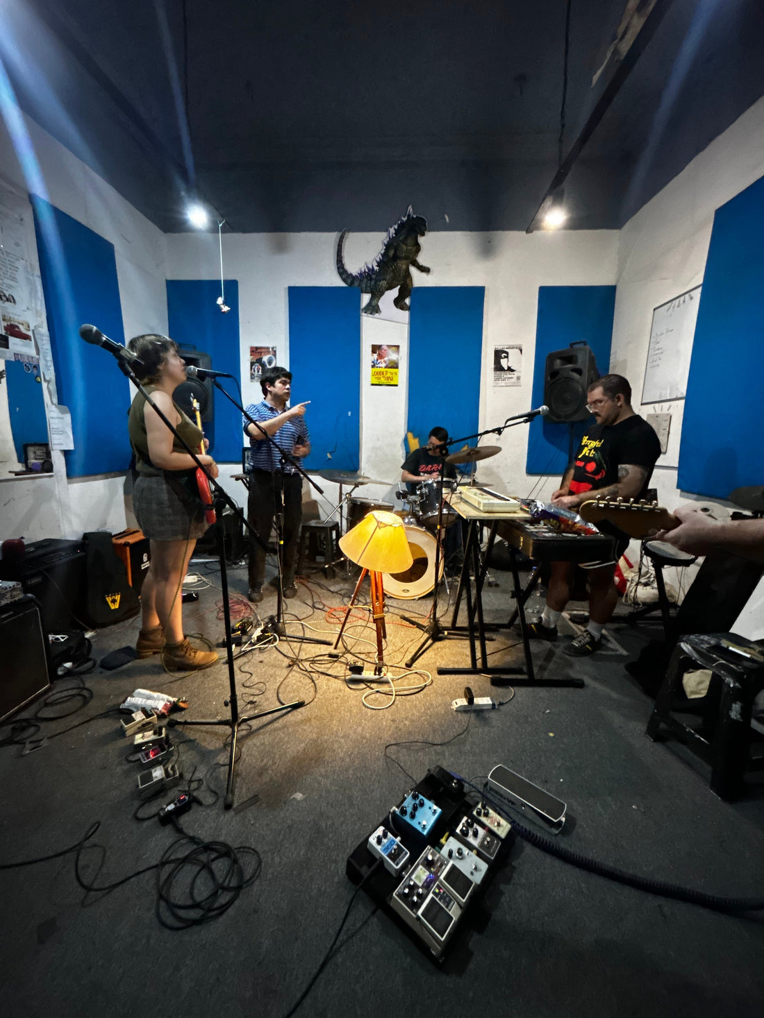 Indie, pero de verdad: Rena en el Siglo 40 y la construcción de un cinto espacio-temporal