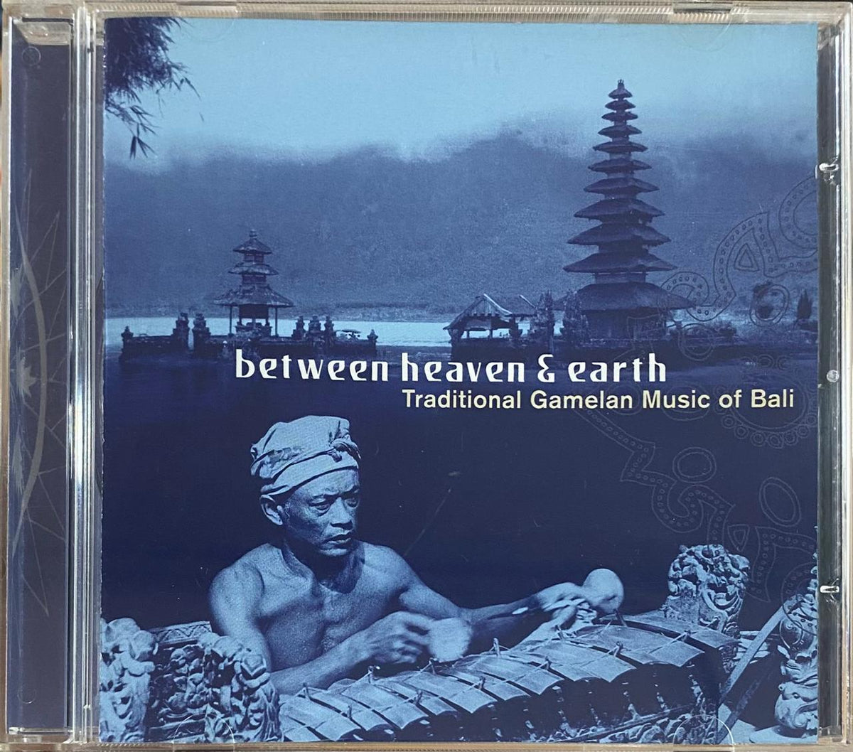 Varios – Between Heaven And Earth - Traditional Gamelan Music Of Bali (CD, usado, Reino Unido, 1999)