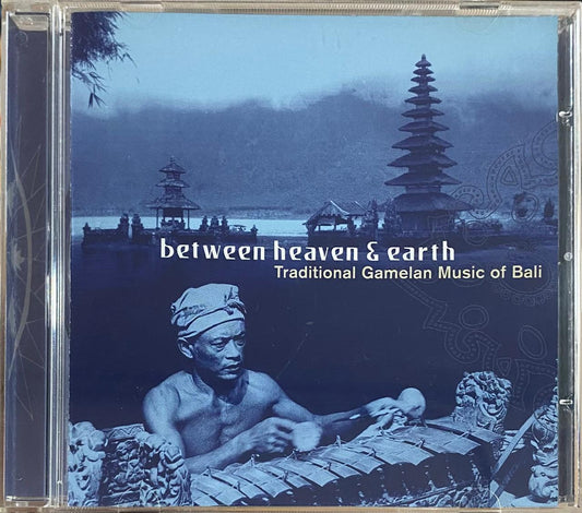 Varios – Between Heaven And Earth - Traditional Gamelan Music Of Bali (CD, usado, Reino Unido, 1999)